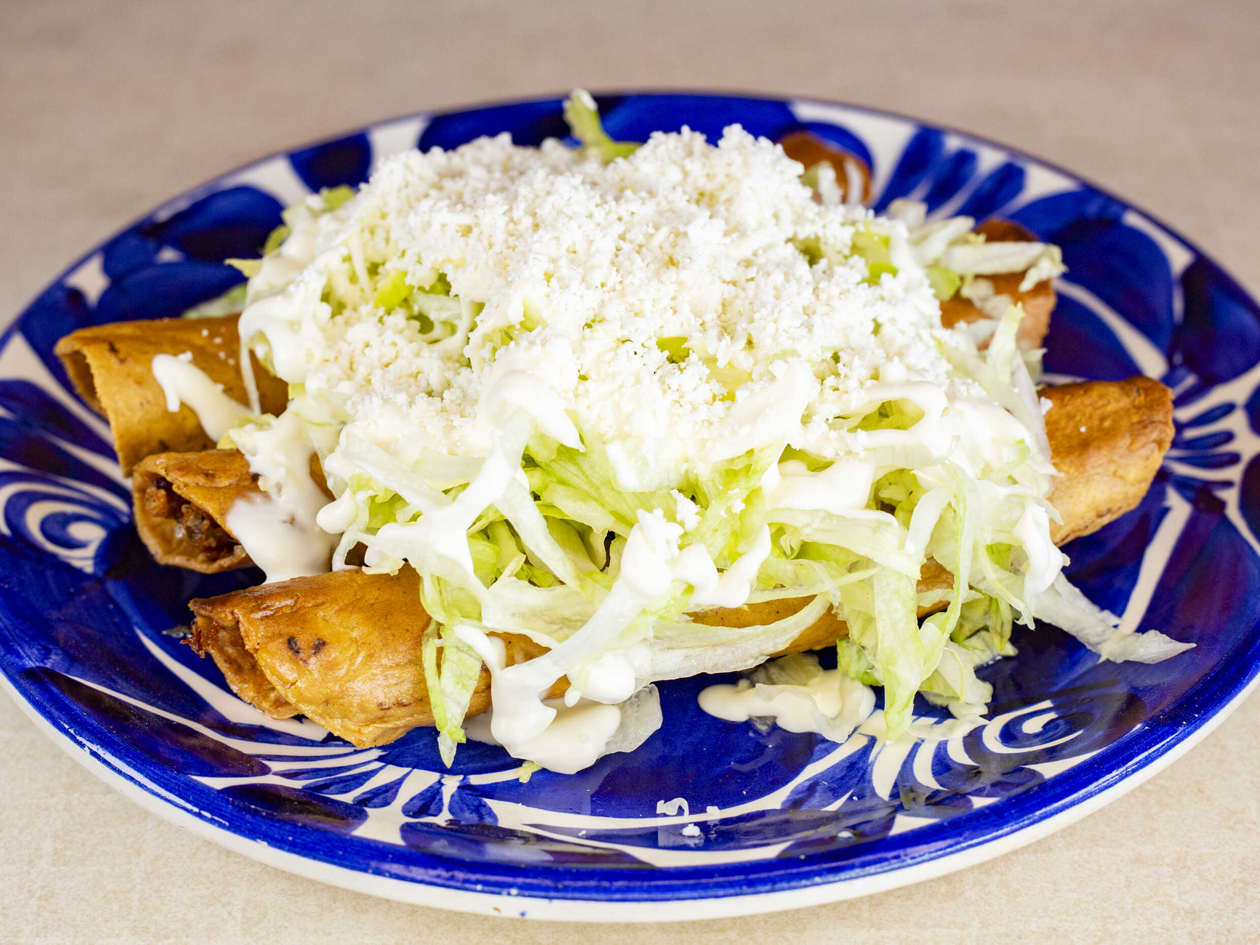 Orden de 3 Flautas Chicas Rellenas de Barbacoa