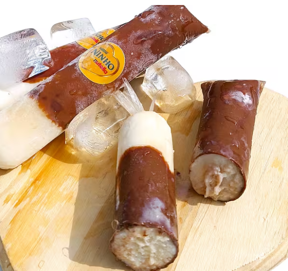 Apresentamos o nosso inigualável 'Ninho com Nutella', uma joia da categoria 'Sacolé Gourmet'. Este é um sacolé verdadeiramente saboroso e cremoso, infundido com o doce e irresistível sabor do famoso creme de avelã Nutella, e complementado pelo toque suave e agradável do leite em pó Ninho. A combinação perfeita de sabores que promete uma experiência gastronômica única e memorável. Prepare-se para se deliciar com cada gole deste nosso manjar dos deuses!