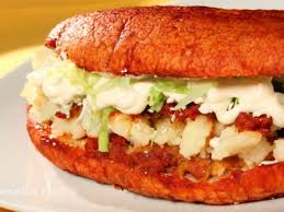 Pambazo de Papas con Chorizo