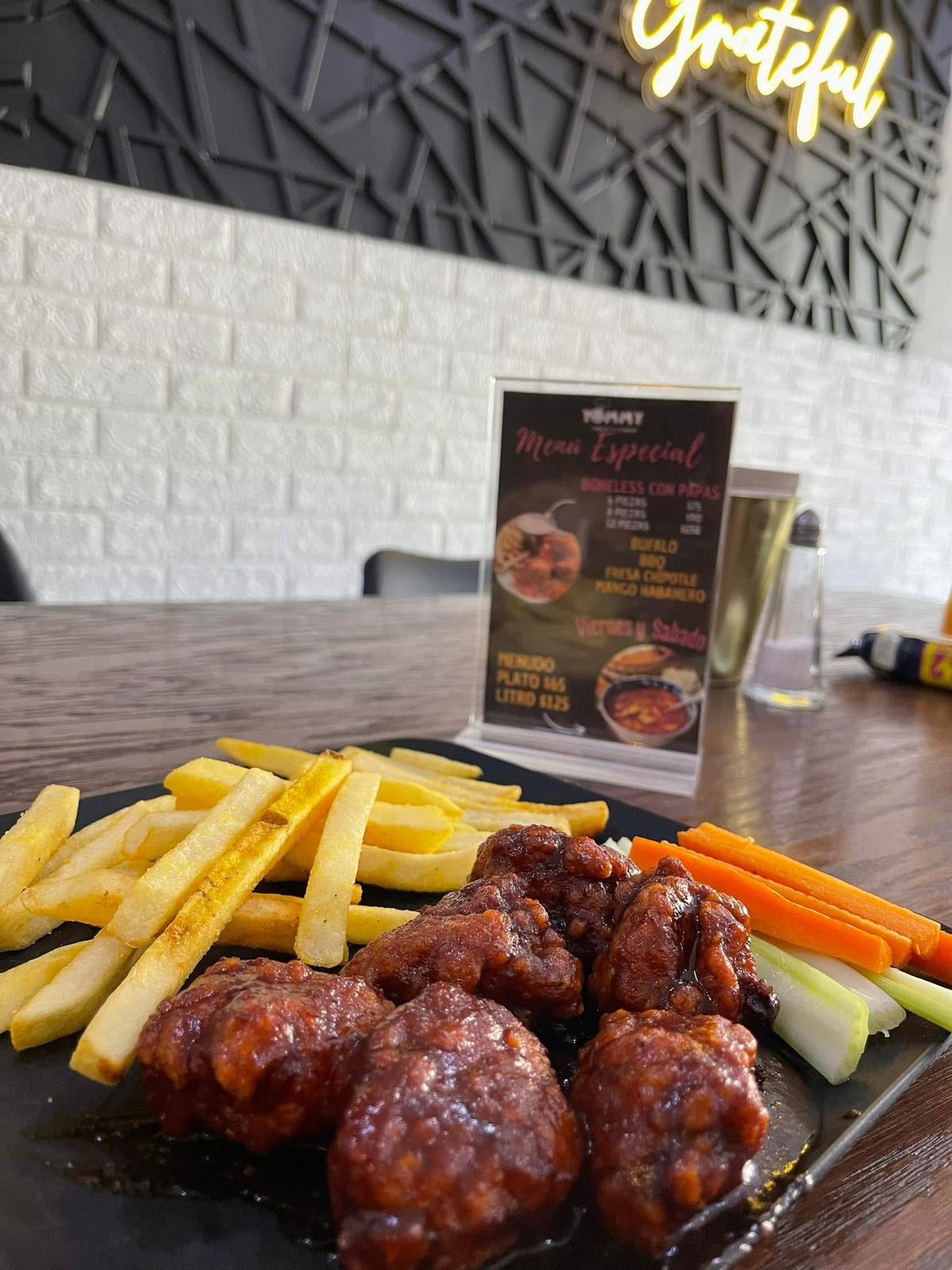 Boneless con Papas 8 piezas.