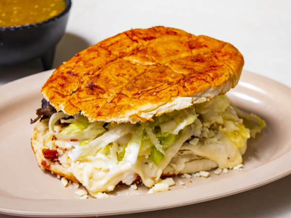 Pambazo con Quesillo