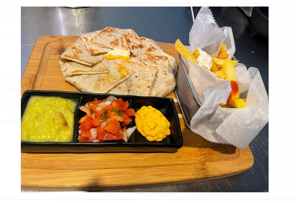 Crunchy Wrap carne o pollo con papas a la francesa