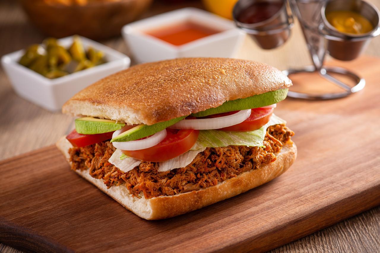 Torta Clásica de Lomo Enchilado