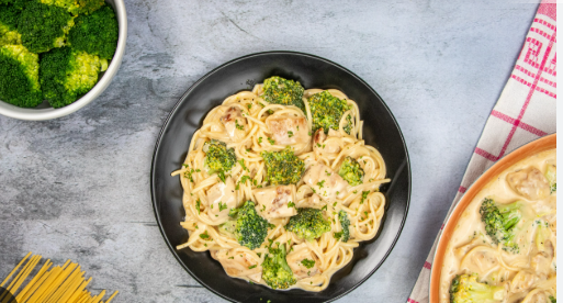 Pasta con Pollo en Salsa Blanca