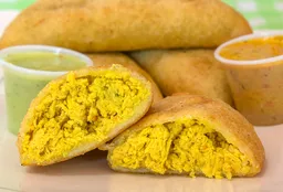 3 Empanadas de Pollo + Jugo de Guanadana en Agua