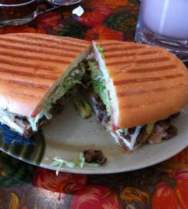 (2) Tortas Cubanas