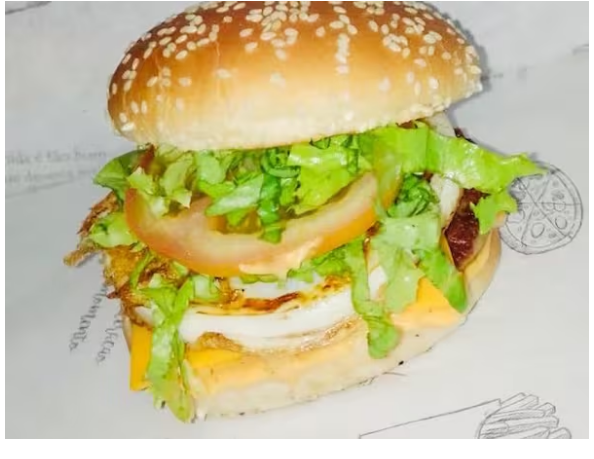 Pão de corte, carne, alface, tomate, molho especial !