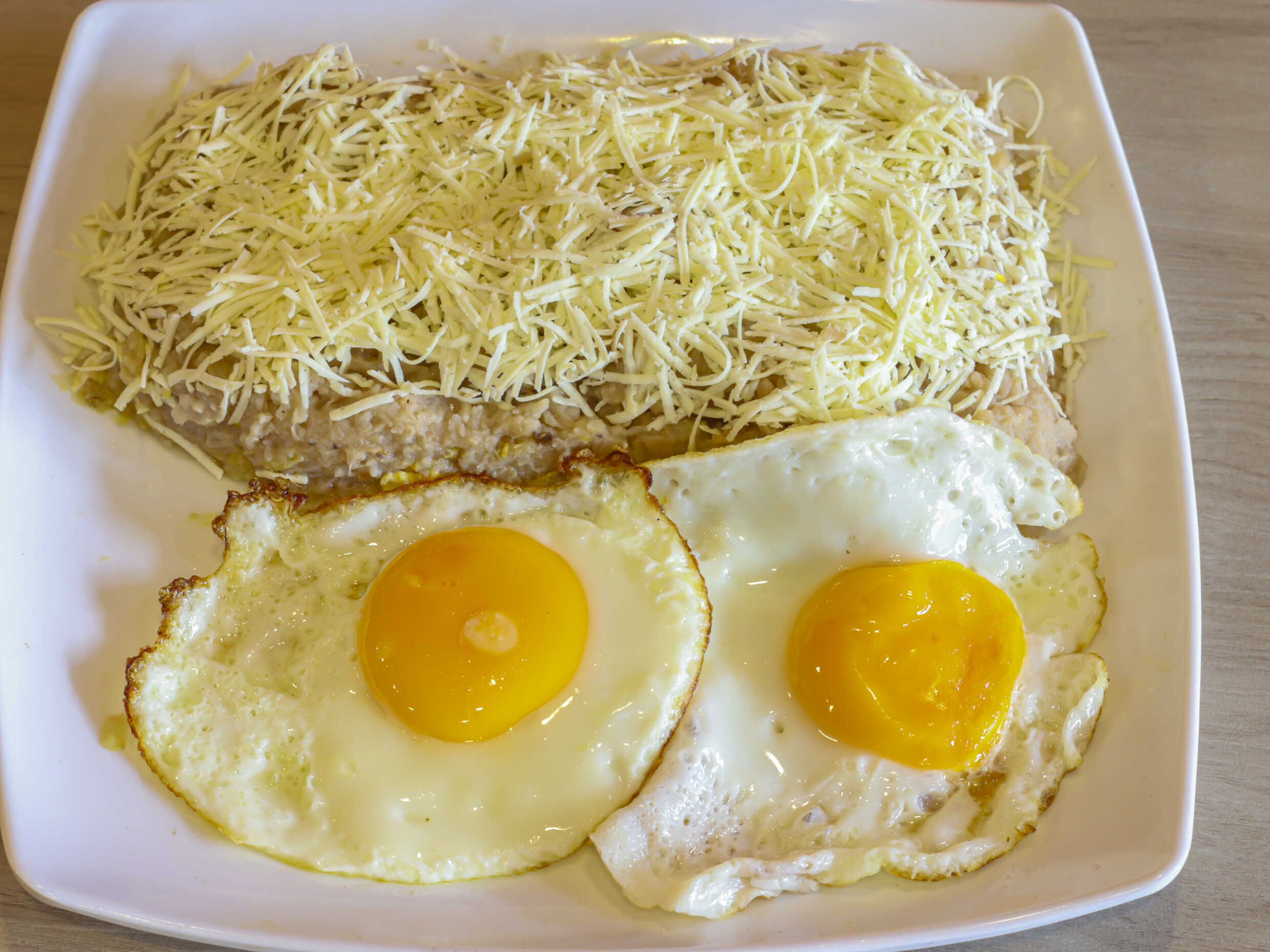 Cayeye Grande con Huevos Fritos