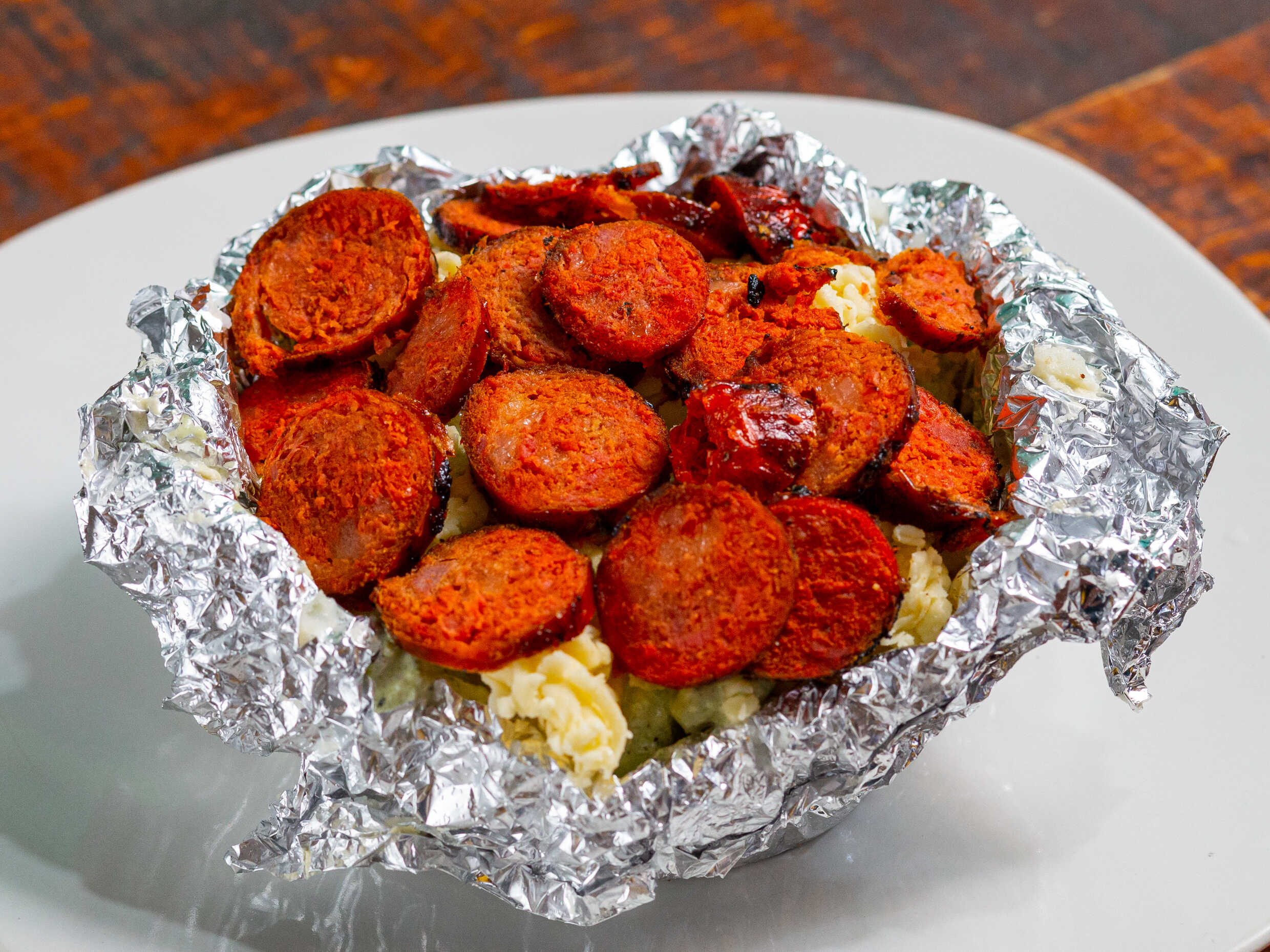 Papa al Carbón con Chorizo Español