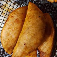 3 EMPANADAS (18cm)
