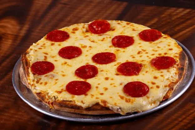 Pizza Estofada Carne Pepperoni Pequeña