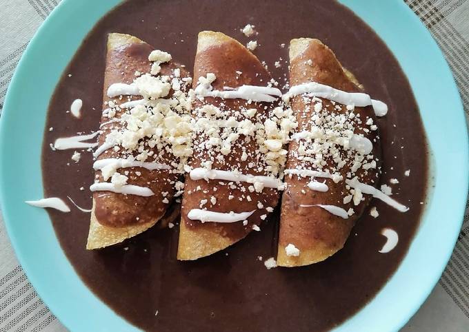 Enfrijoladas Rellenas