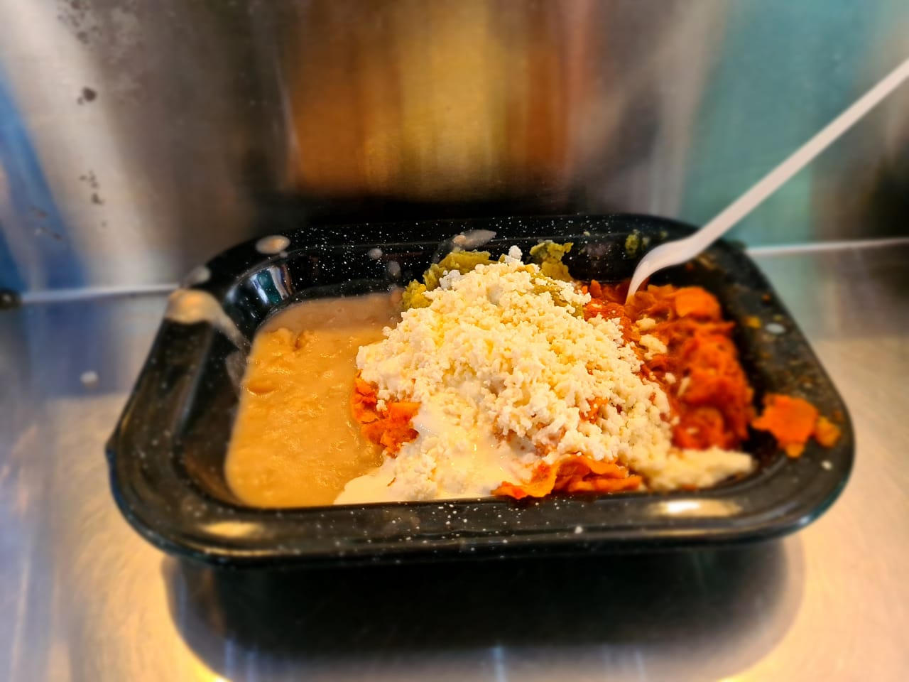 Chica Solo Guiso + Frijoles