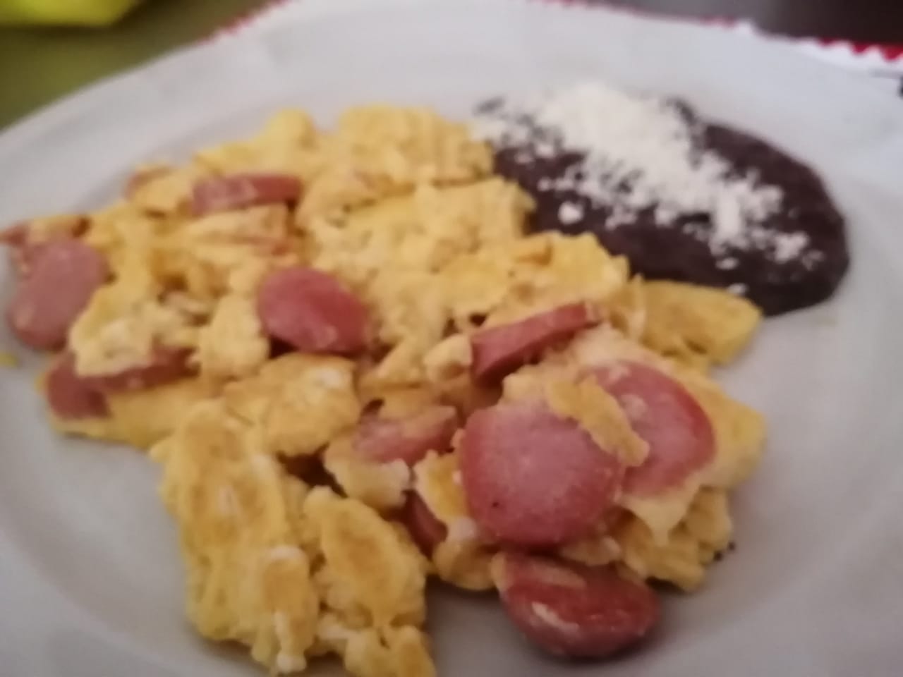Huevos con Salchicha