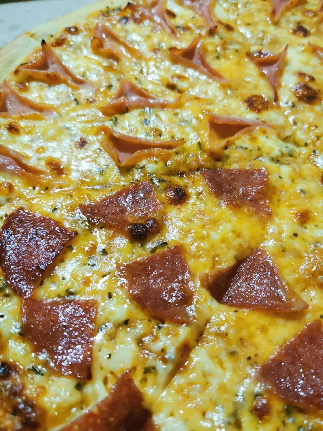 Pizza Jamón + Orden de Pan con Ajo y Queso
