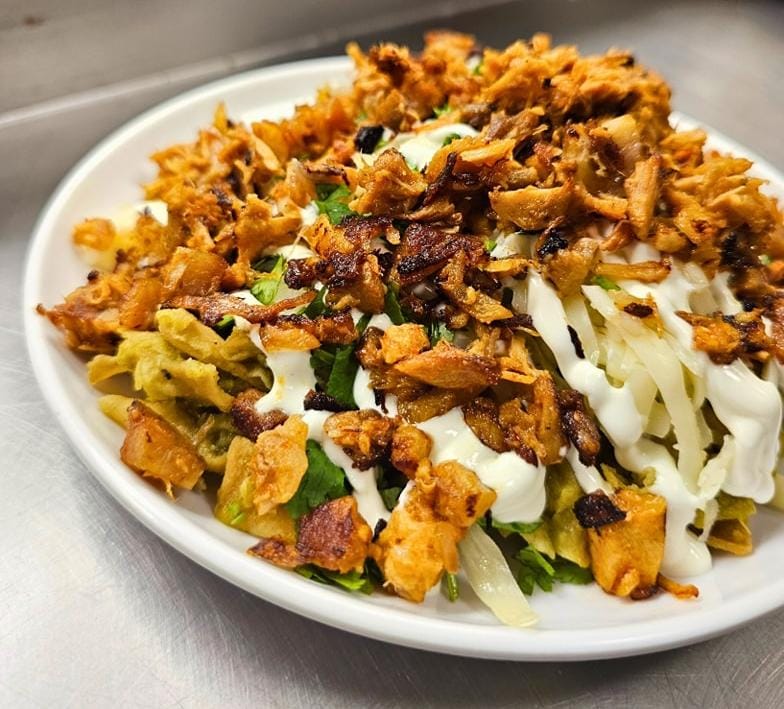 Chilaquiles con guisado grandes