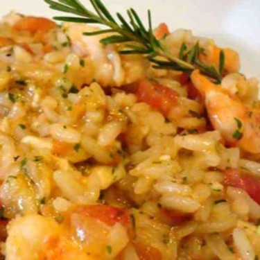 Todos os nosso risotos são elaborados com caldo de legumes feito na casa e fiarroz arborio finalizado com pamesão e mussarela(aproximadamente 600 grama)