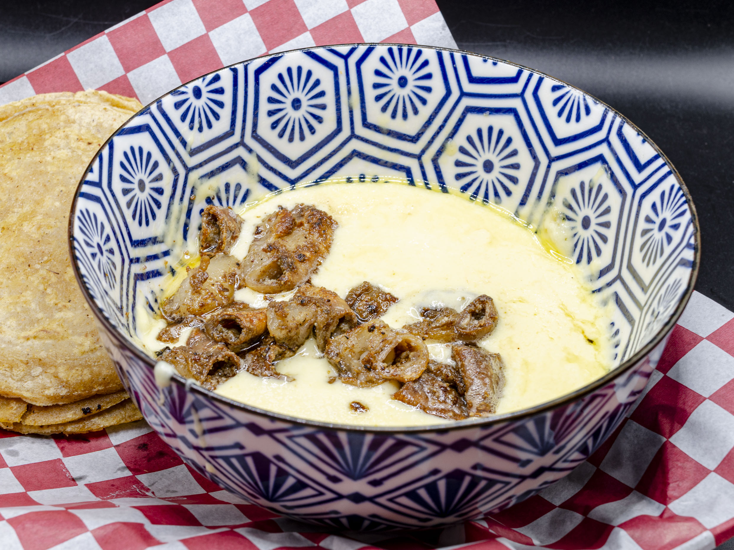 Queso Fundido con Tripitas