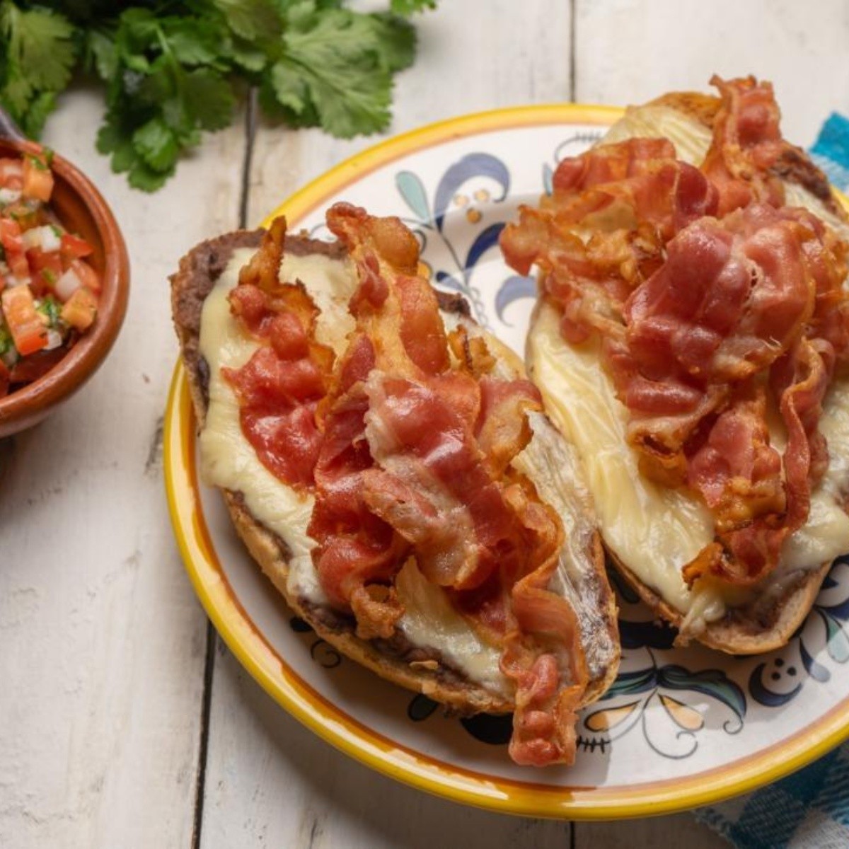 Molletes de Tocino