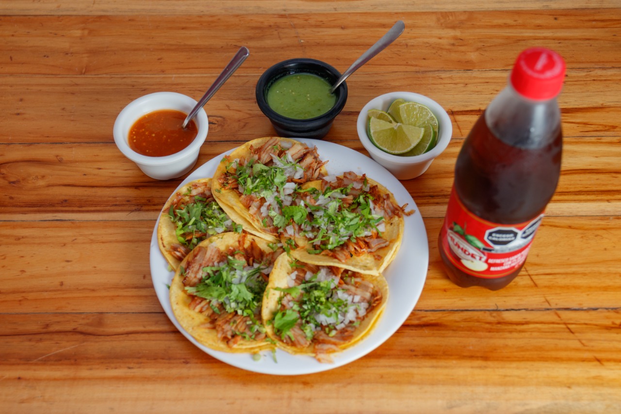 5 Tacos de Pastor más Horchata