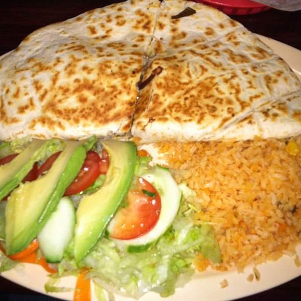 Combo Quesadilla de cochinita y agua 1/2 L