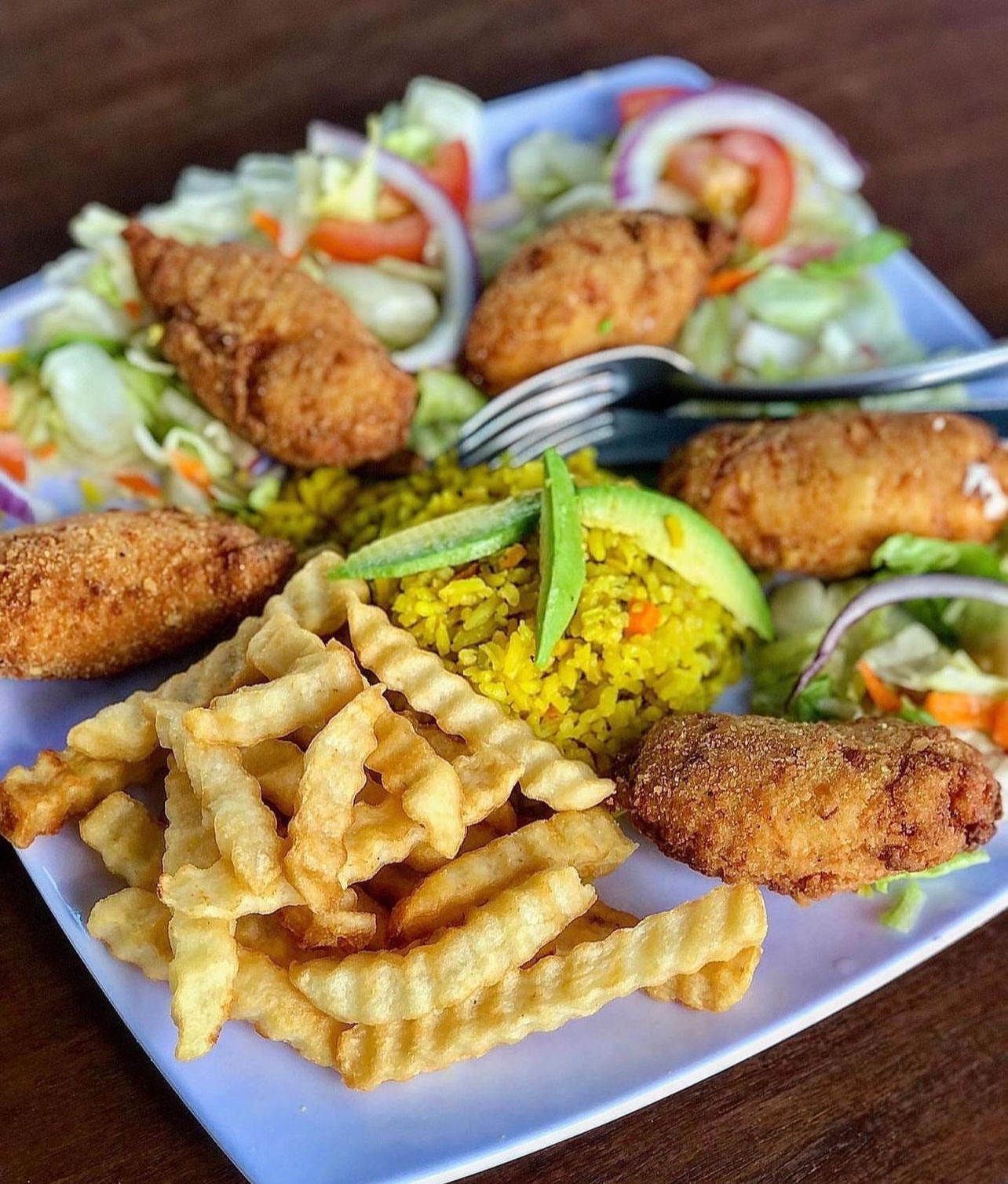 CAMARONES RELLENOS ENVUELTOS EN TOCINO
