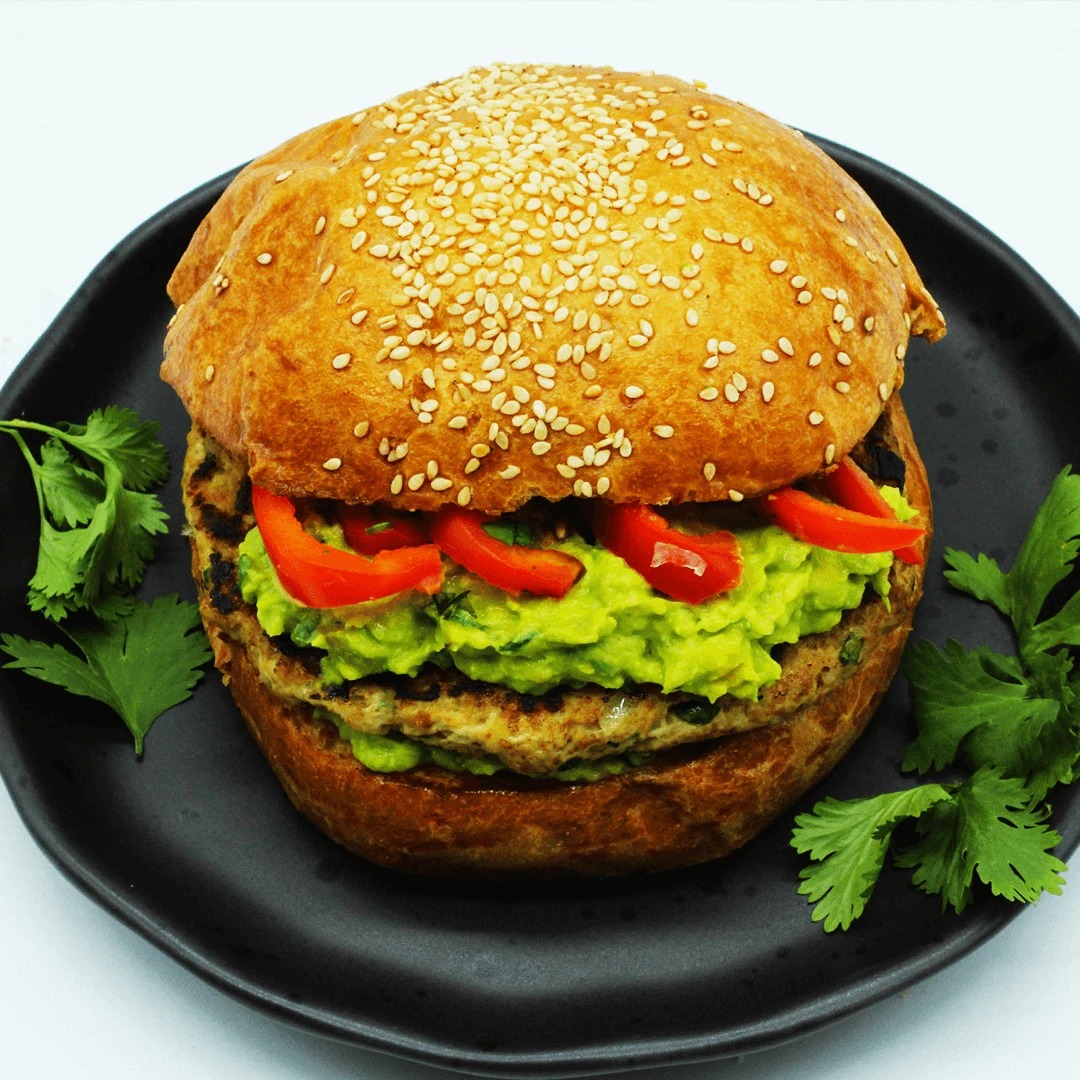 Hamburguesa con Guacamole y  C. Español con Papas.