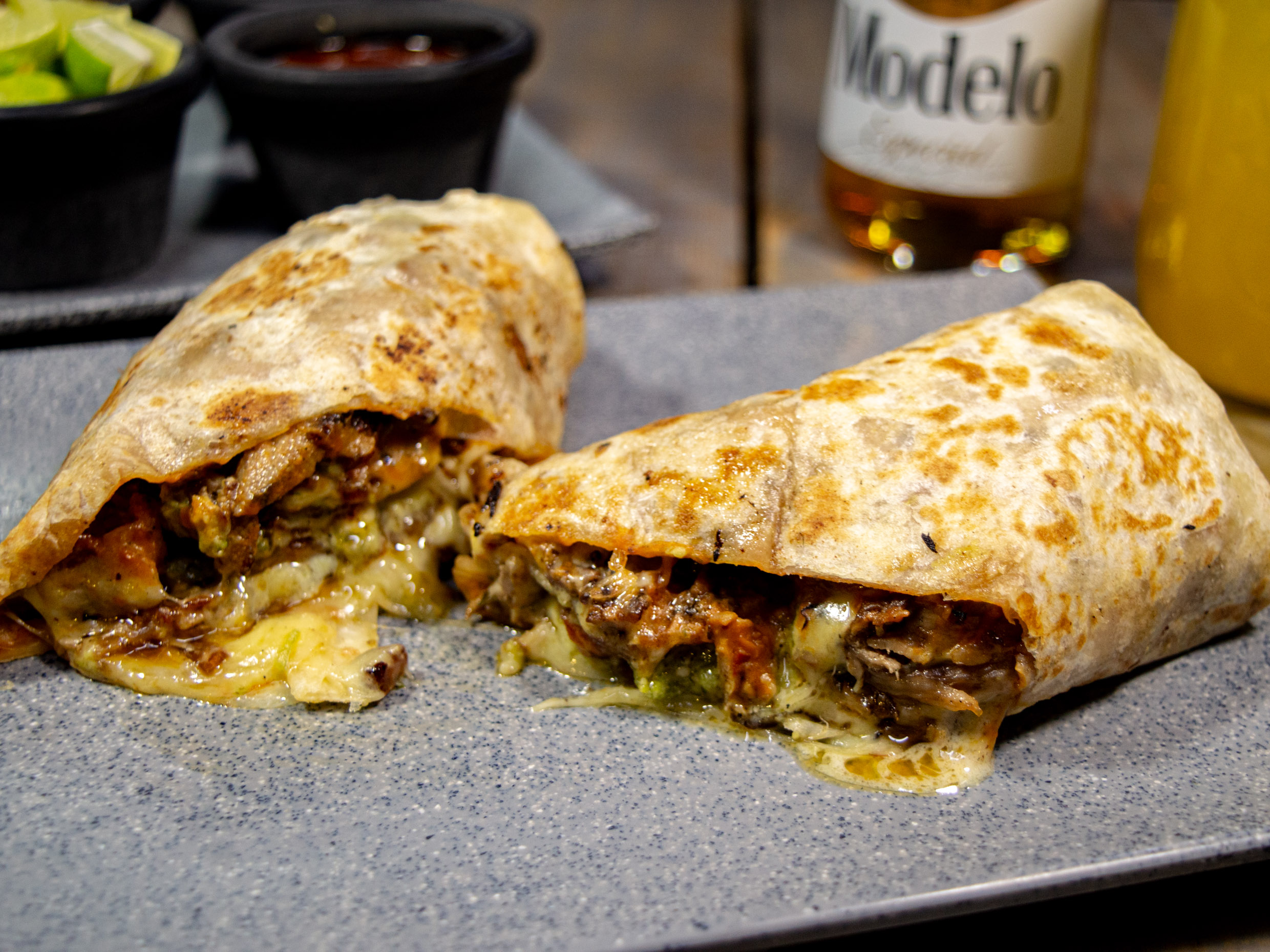 Burrito de Bistec Encebollado