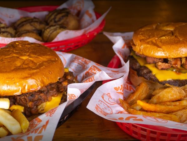 Combo Pareja (2 burgers con papas + postre).