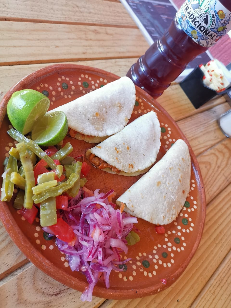 6 Taco de Costilla en Salsa Roja + 2 Cafe de Olla