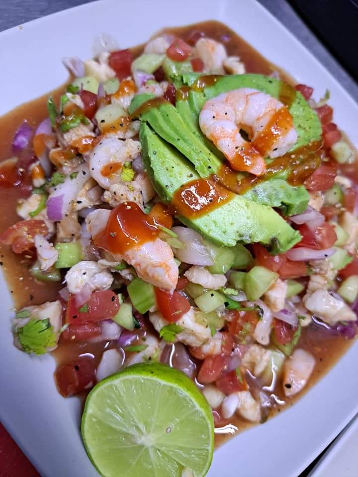 Tostada de Ceviche Combinado