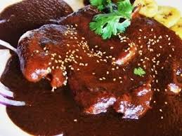 Pollo en mole dulce