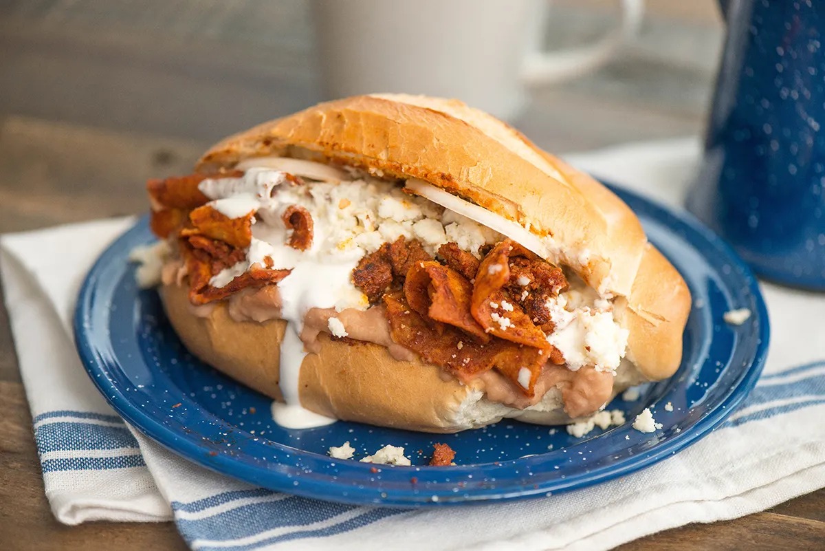 Torta de Chilaquil con Chorizo