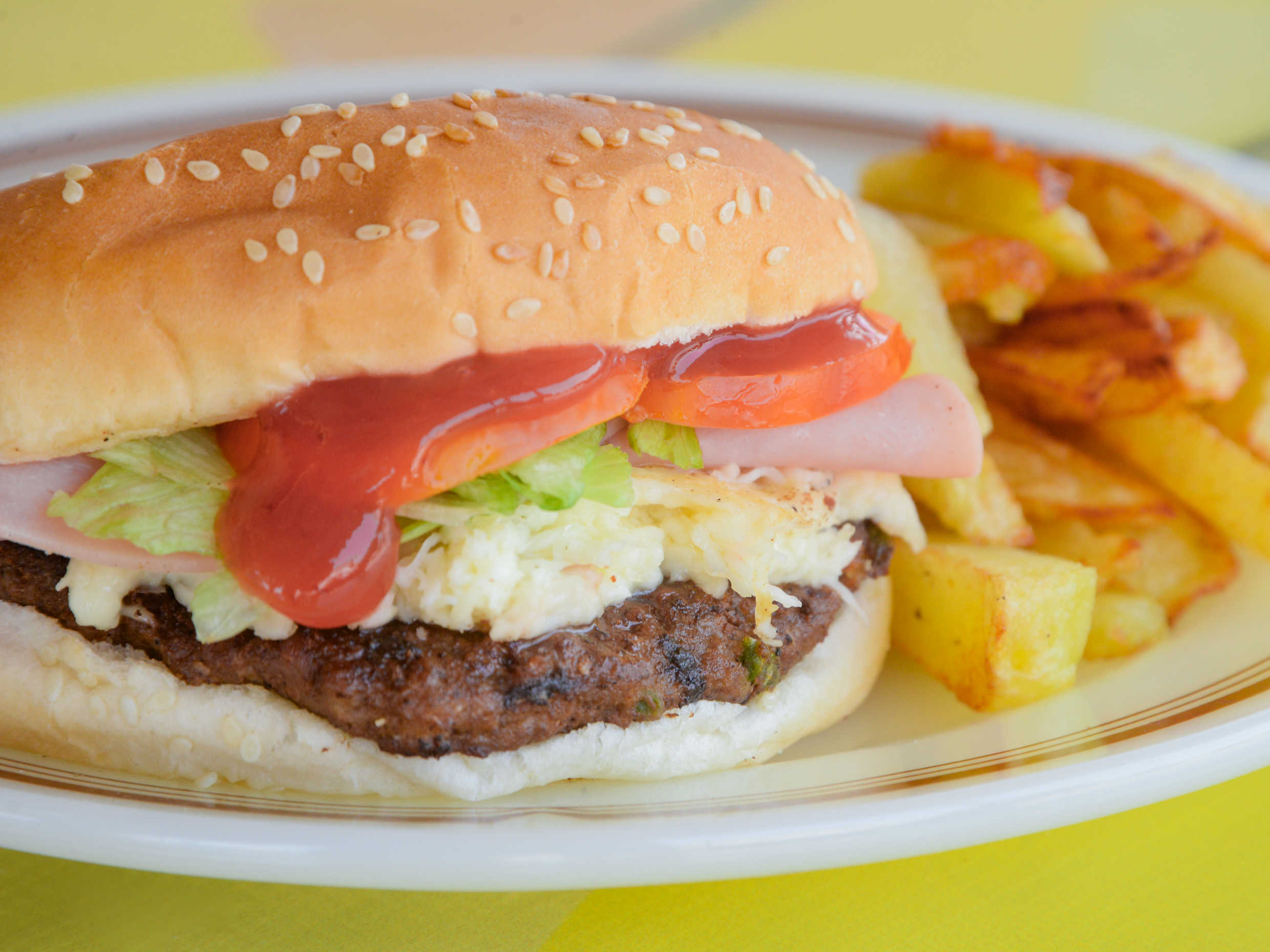 Hamburguesa con Papas ala Francesa