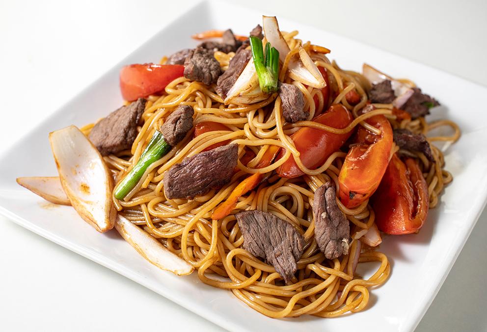 tallarín saltado + Gaseosa 500ml