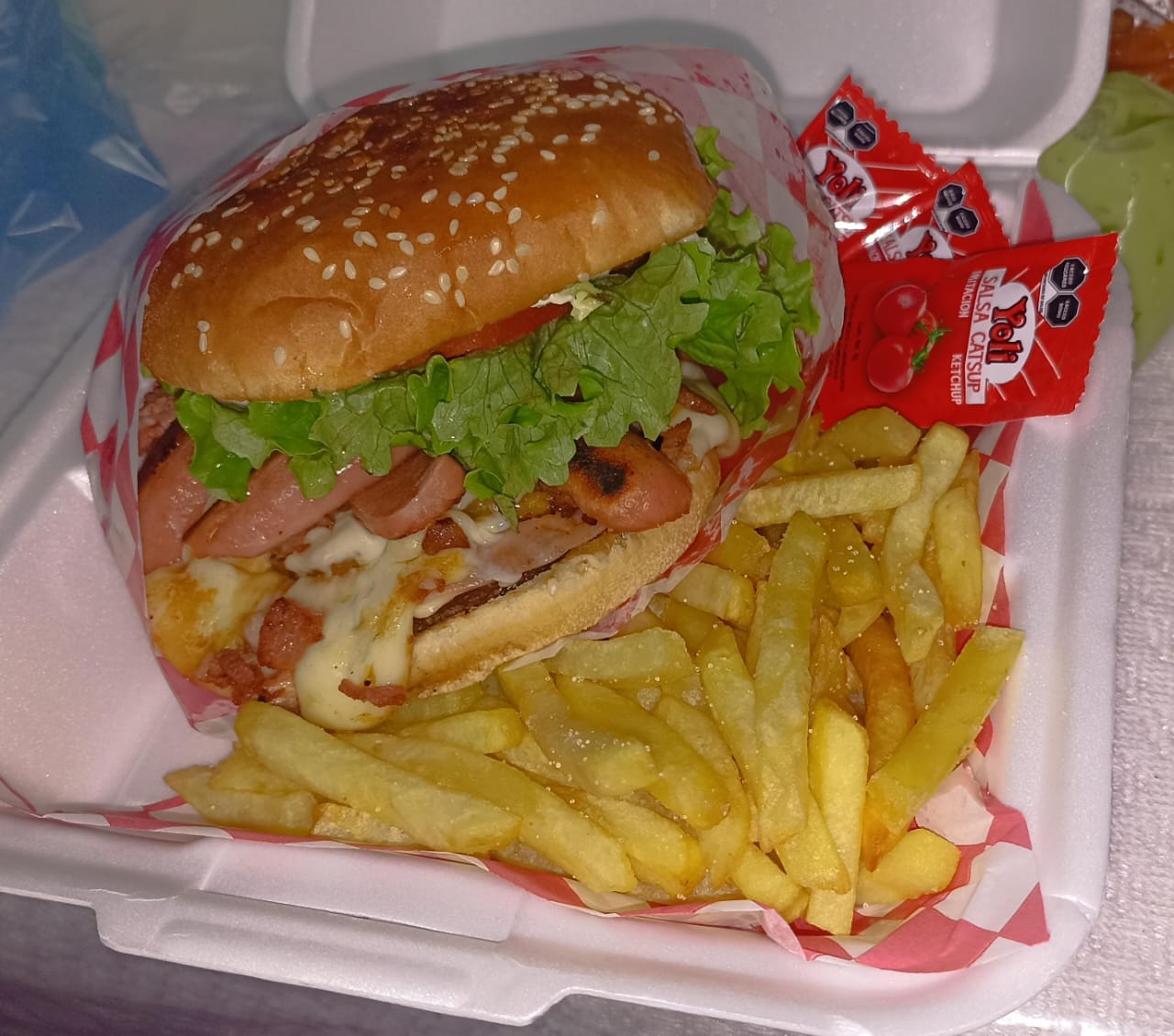 HAMBURGESA HAWAYANA CON PAPAS