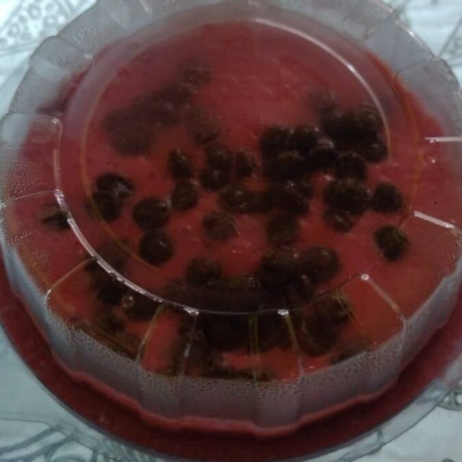 Mosse de morango co chocolate,serve uma pessoa