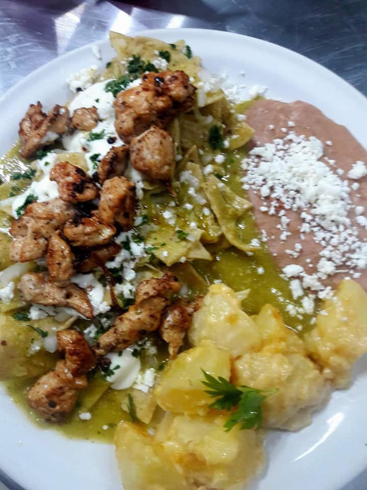 Chilaquiles mas Molletes