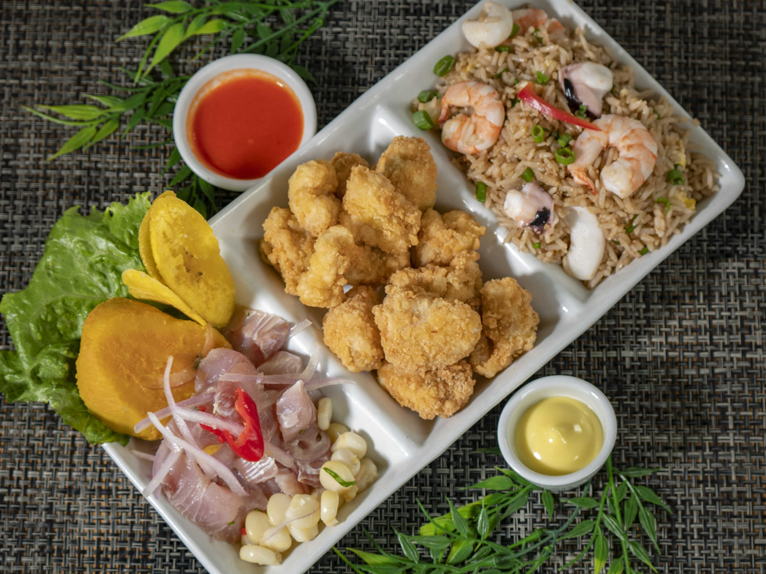 Ceviche, Chicharrón de Pescado y Chaufa de Marisco
