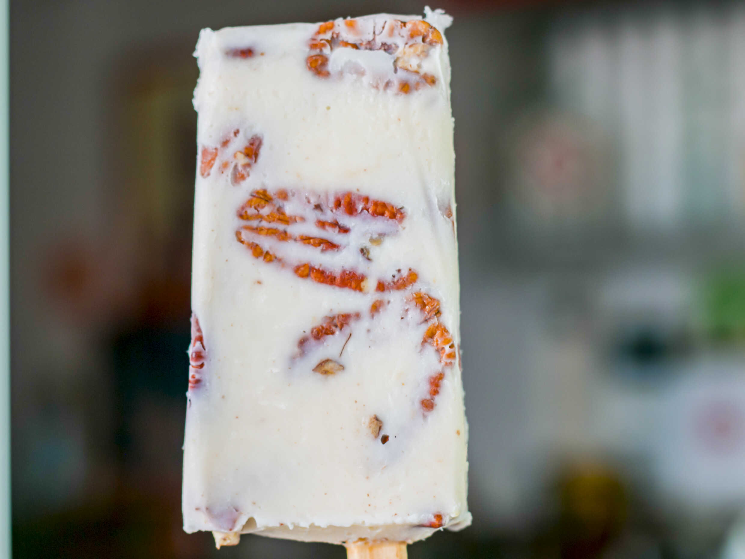 PALETA DE LECHE SABOR NUEZ ENTERA