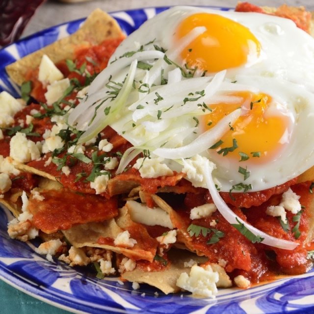 Chilaquiles Rojos Montados