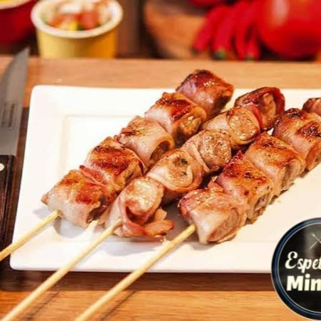 Filé de frango enrolado no bacon. Aproximadamente 120g