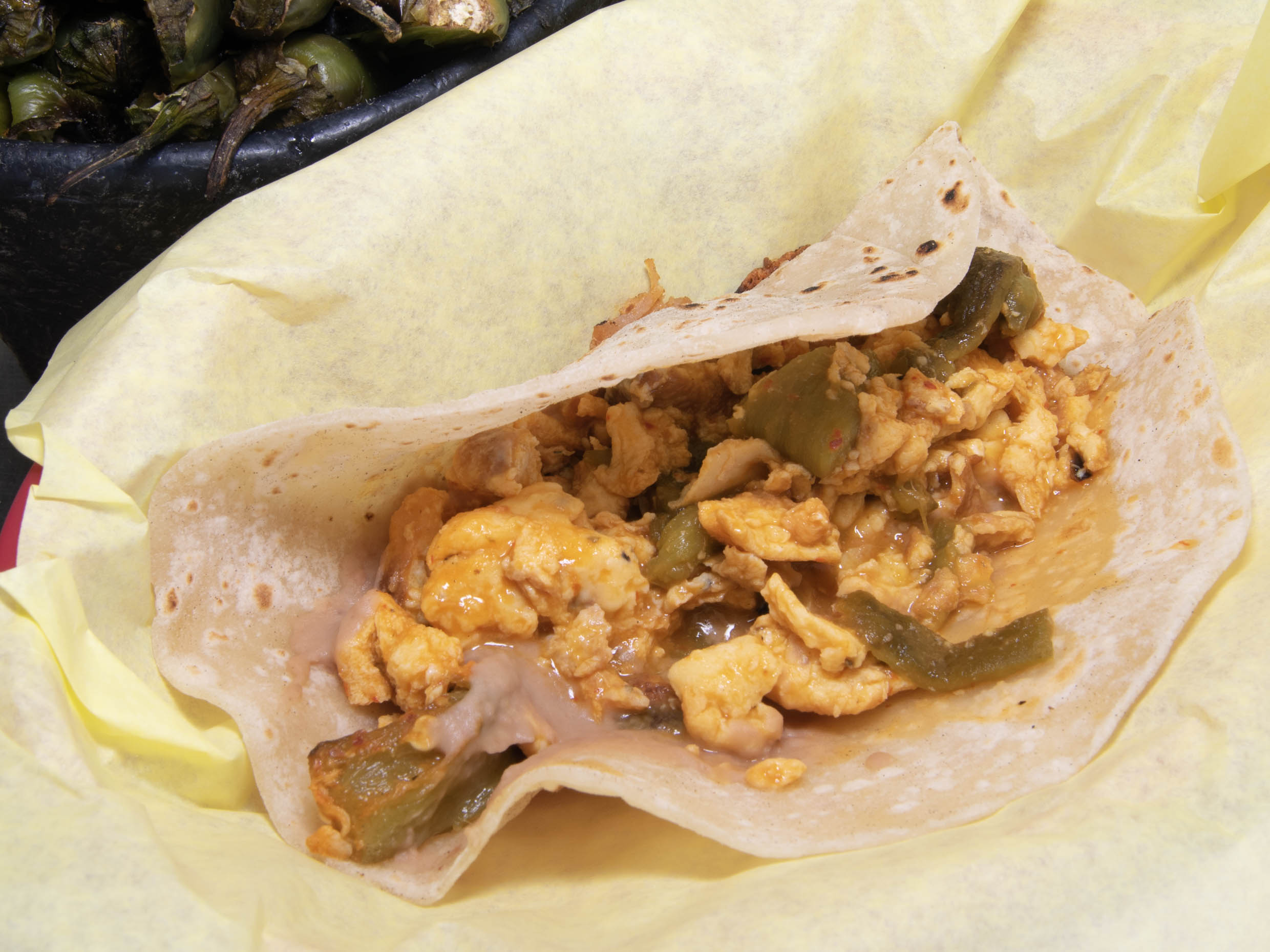 Burrito de Huevo con Rajas