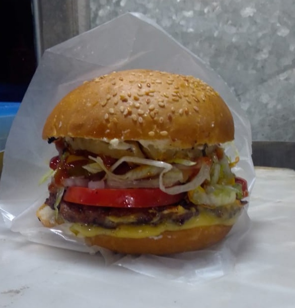 Hamburguesa Doble Carne con Queso y Piña