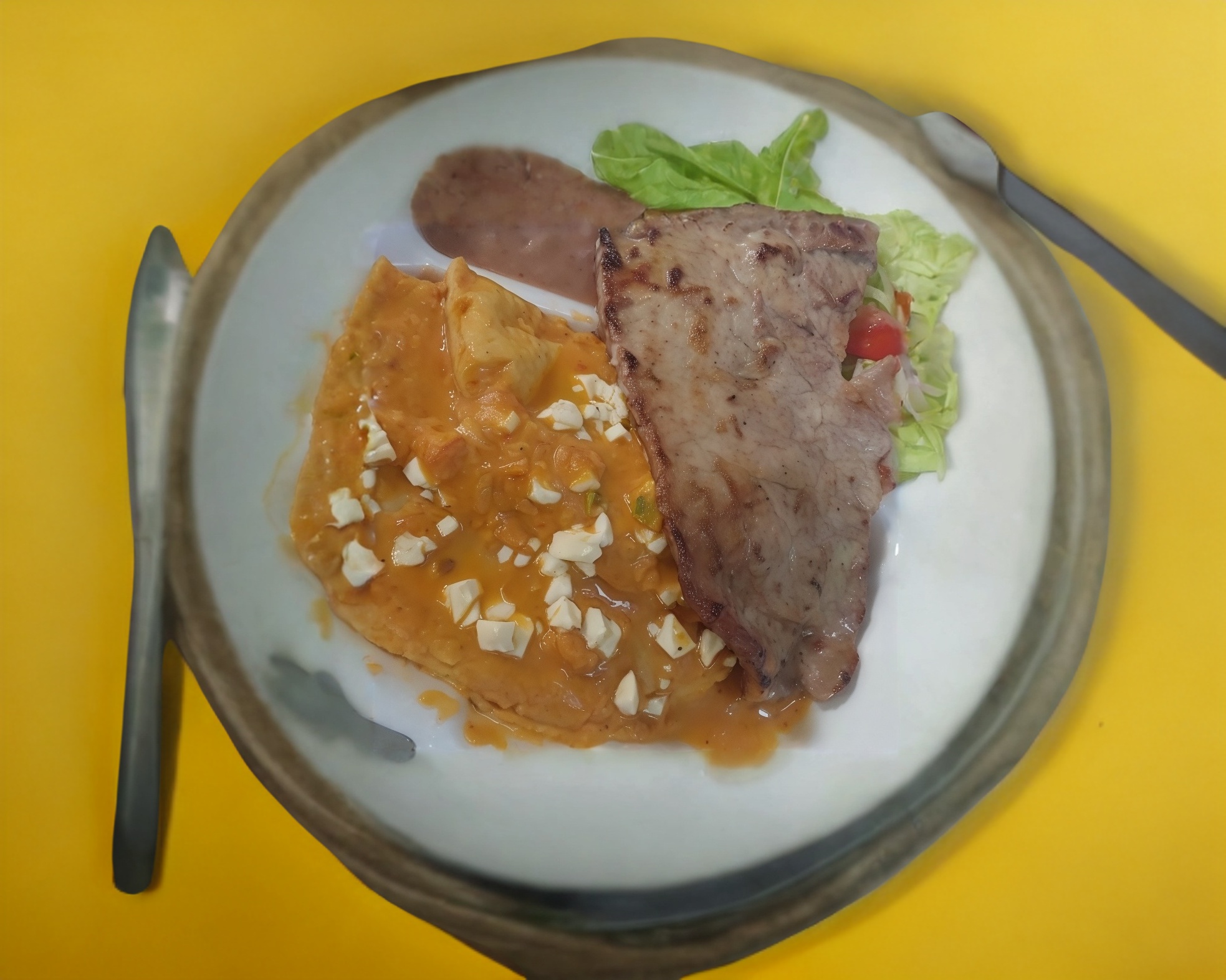 Enchiladas y Agua Fresca