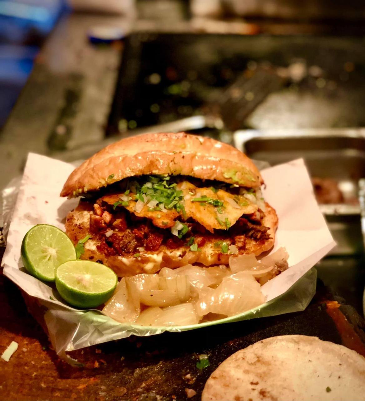 1 Torta de Trompo + 3 Tacos de Trompo