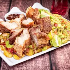 Salchipapadas Chicharrona + Gaseosa