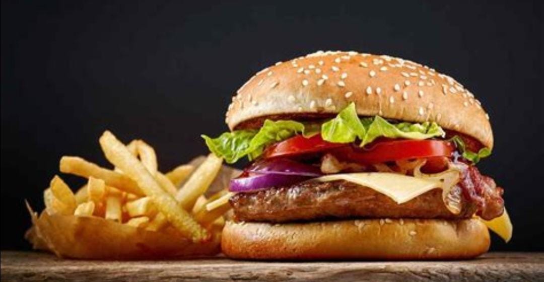 Hamburguesa con Papas + Bebida Gratis