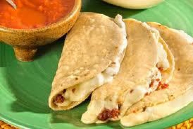 Orden de 3 quesadillas de maíz