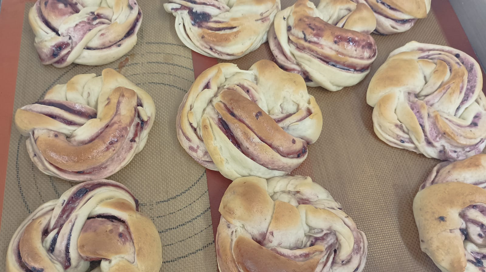 Babka con Queso Crema y Zarzamora 80 G